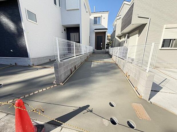 駐車場ももちろん完備しておりますのでお車所有の方にも心強いです。