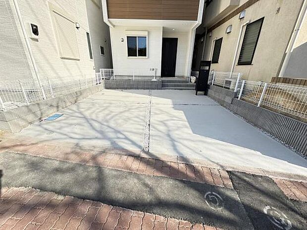 駐車場ももちろん完備しておりますのでお車所有の方にも心強いです。