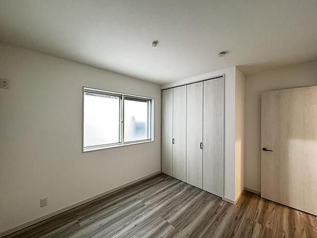 いつでもお部屋をスッキリお使い頂ける収納スペースを設置。