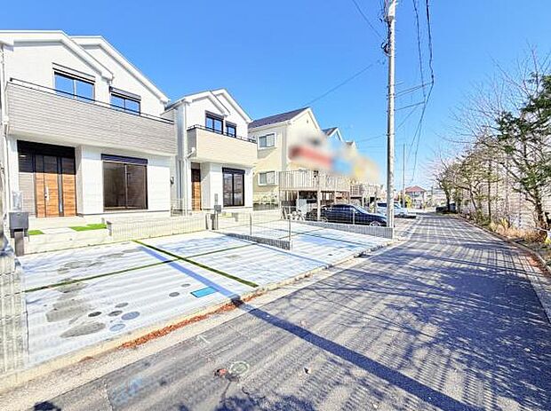 前面道路を含めた現地写真です。