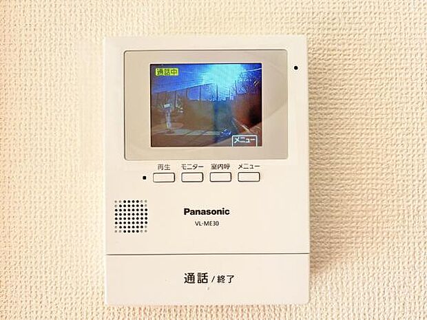 訪問者を確認できるTVモニター付きインターフォンです。