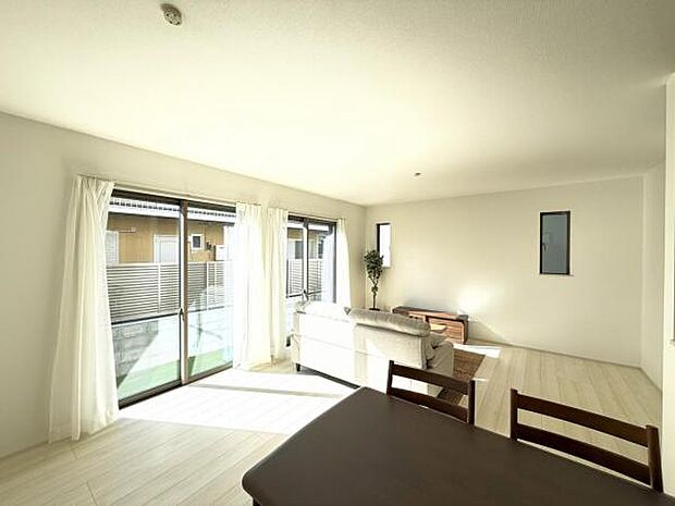 家族団らんの場所としてゆったりと居心地の良いリビングです。