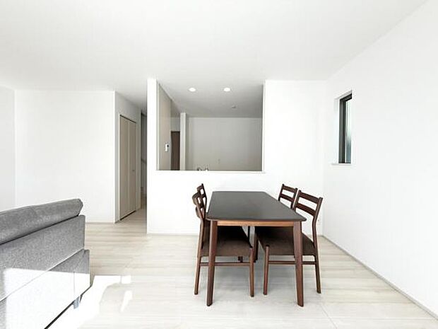 ご家族の温かい時間を演出するダイニングスペースです。