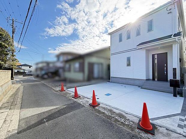 前面道路を含めた現地写真です。