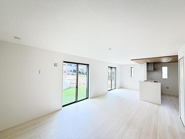 リビングダイニングになります。ご家族そろっての素敵な空間になりそうですね。