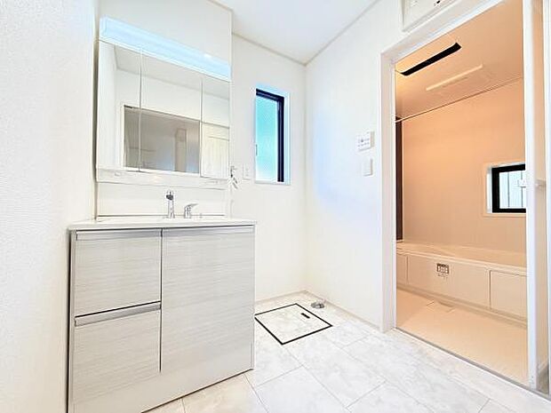 脱衣所は小さなお子様がいるご家庭にも重宝されます。