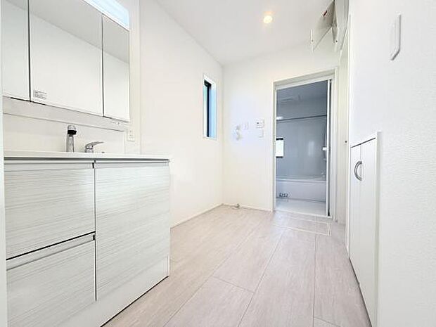 脱衣所は小さなお子様がいるご家庭にも重宝されます。