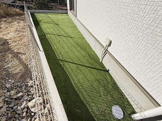 お庭スペースです。ガーデニングを楽しめそうですね。