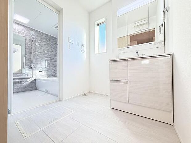 脱衣所は小さなお子様がいるご家庭にも重宝されます。