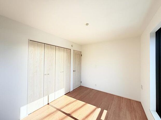 いつでもお部屋をスッキリお使い頂ける収納スペースを設置。