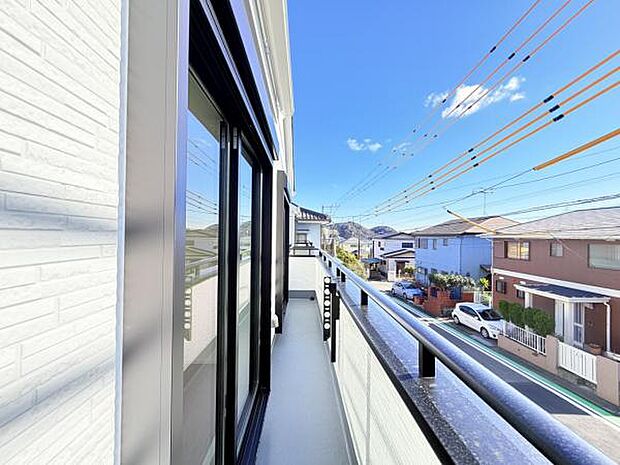 お洗濯ものを気持ち良く太陽の光で干せるのが嬉しいですね。