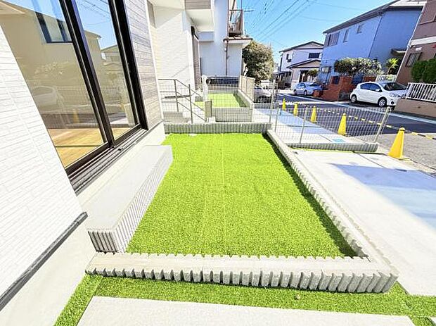 お庭スペースは、ガーデニングやお子様との外遊びなど多彩な用途でお楽しみいただけます。