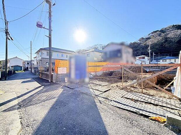 前面道路を含めた現地写真です。ぜひ周辺環境も併せてご覧ください。