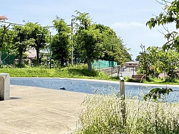 鴨居公園まで約880m(徒歩11分)