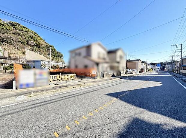 前面道路を含めた現地写真です。ぜひ周辺環境も併せてご覧ください。