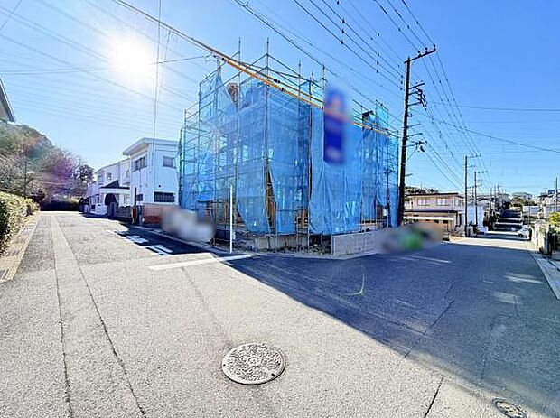 前面道路を含めた現地写真です。ぜひ周辺環境も併せてご覧ください。