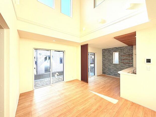 リビングダイニングになります。ご家族そろっての素敵な空間になりそうですね。