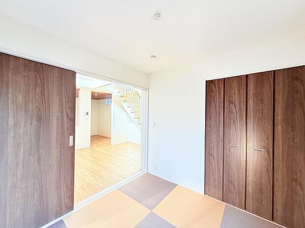 いつでもお部屋をスッキリお使い頂ける収納スペースを設置。