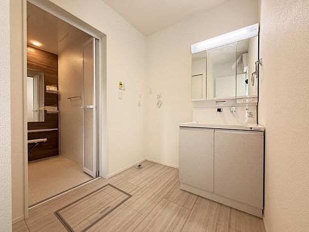 脱衣所は小さなお子様がいるご家庭にも重宝されます。