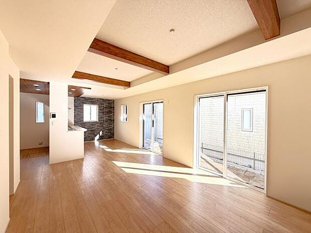 リビングダイニングになります。ご家族そろっての素敵な空間になりそうですね。