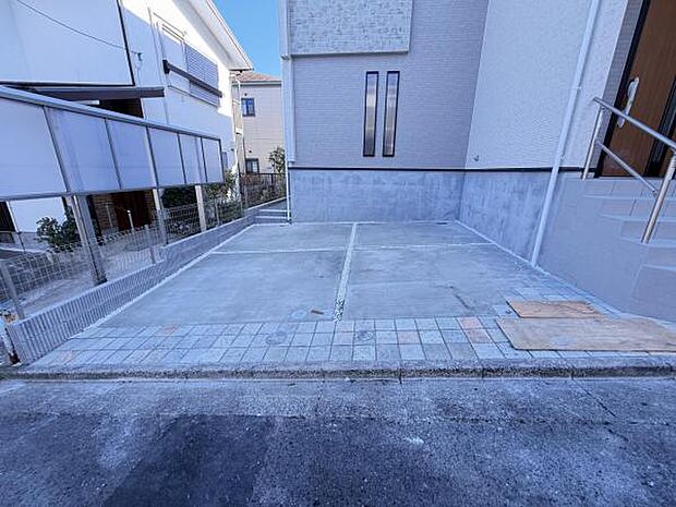 駐車場ももちろん完備しておりますのでお車所有の方にも心強いです。