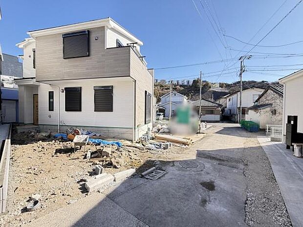 前面道路を含めた現地写真です。ぜひ周辺環境も併せてご覧ください。