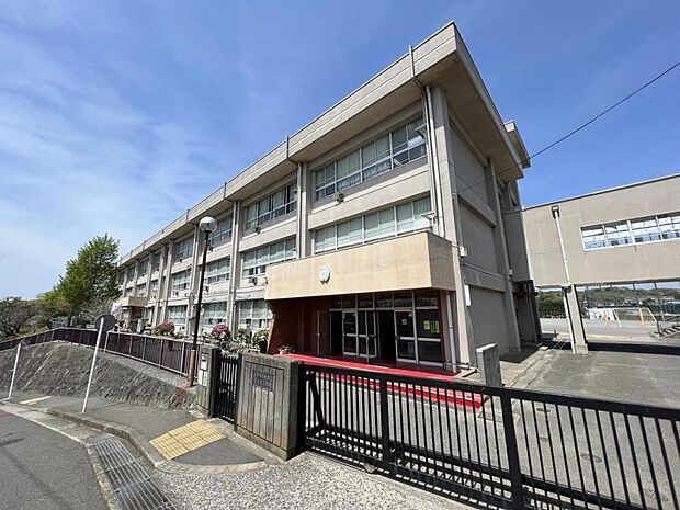 横須賀市立富士見小学校まで約300m(徒歩4分)
