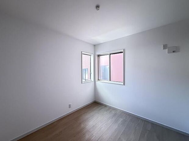 4.8帖の洋室はゲストルームとしてもお使いいただけますね。