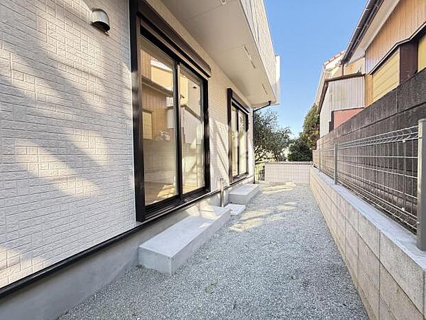 お庭スペースは、ガーデニングやお子様との外遊びなど多彩な用途でお楽しみいただけます。