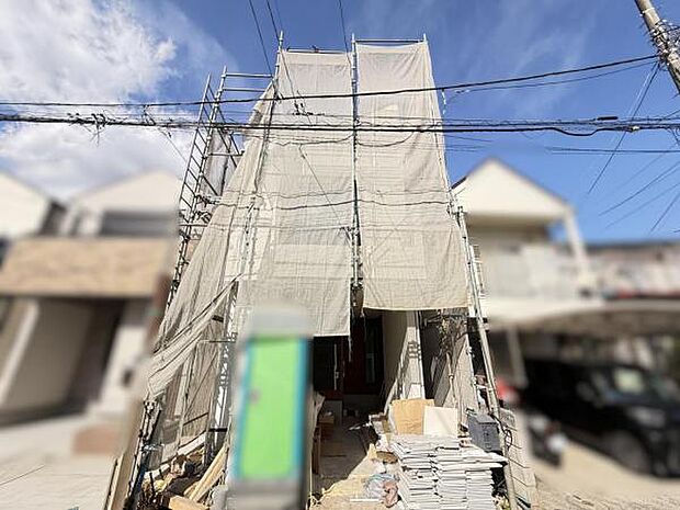 木造在来工法、間取りはロフト付きで2SLDKございます。