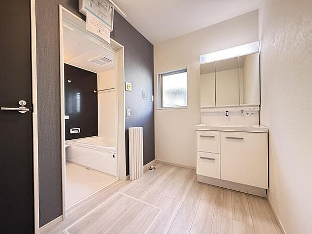 脱衣所は小さなお子様がいるご家庭にも重宝されます。