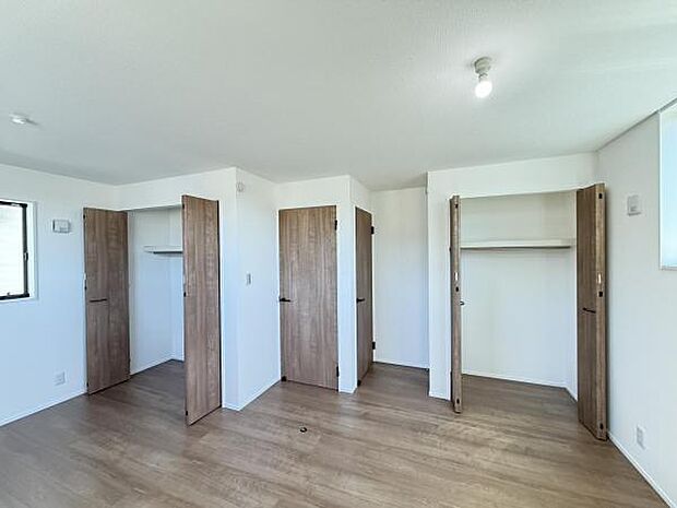 いつでもお部屋をスッキリお使い頂ける収納スペースを設置。