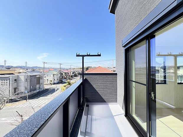 お洗濯ものを気持ち良く太陽の光で干せるのが嬉しいですね。