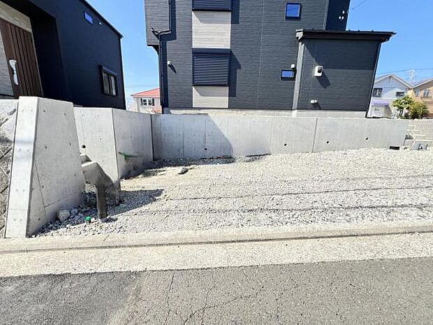 駐車場ももちろん完備しておりますのでお車所有の方にも心強いです。