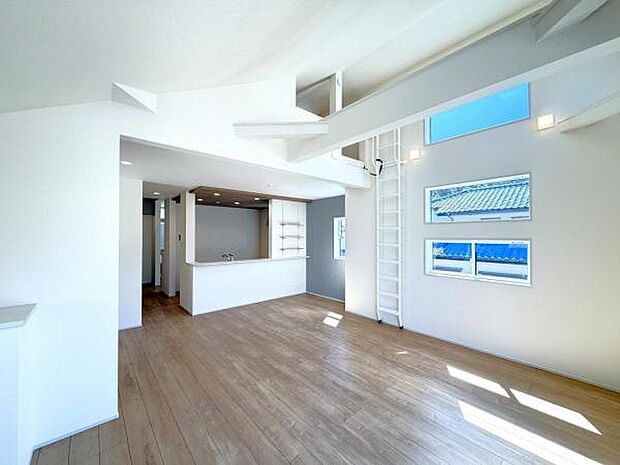 リビングダイニングになります。ご家族そろっての素敵な空間になりそうですね。