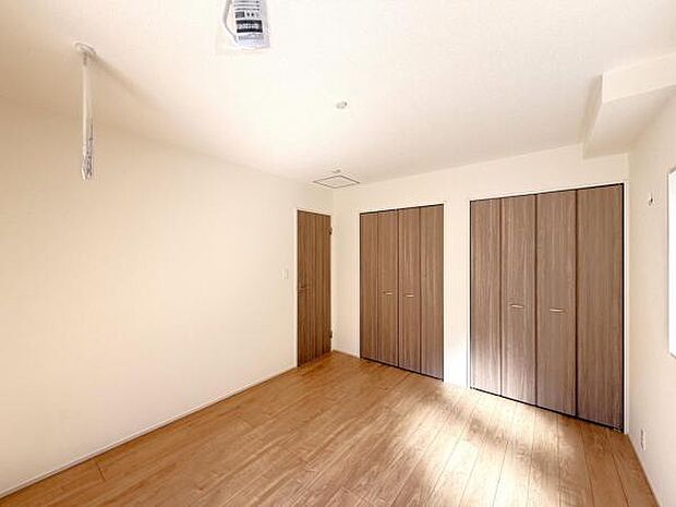 いつでもお部屋をスッキリお使い頂ける収納スペースを設置。