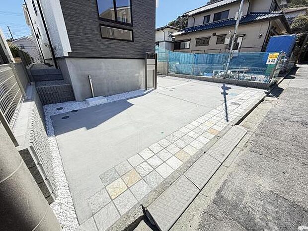 駐車場ももちろん完備しておりますのでお車所有の方にも心強いです。