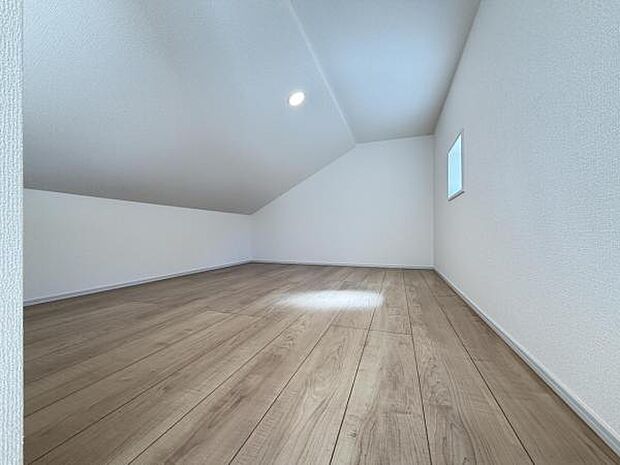 リビングの上部には6.2?のロフトがございます。