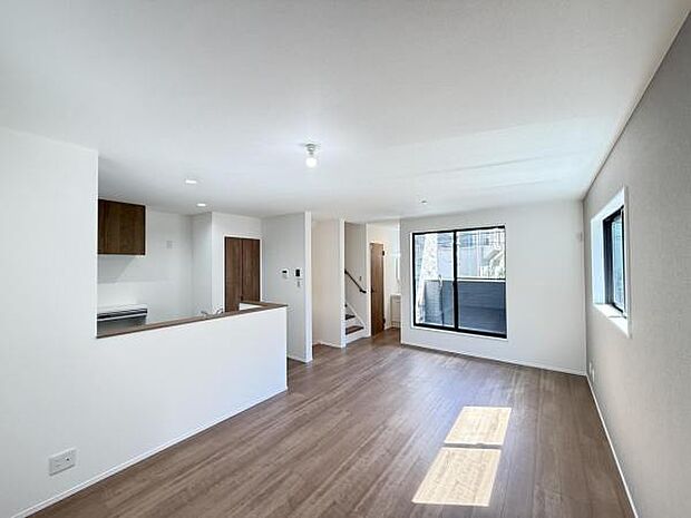 リビングダイニングになります。ご家族そろっての素敵な空間になりそうですね。