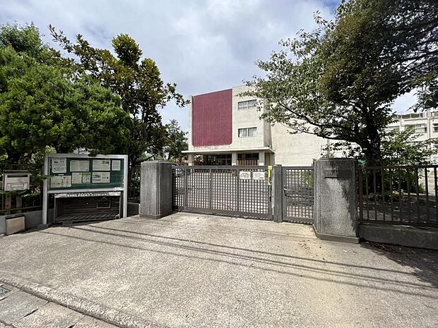 逗子市立久木小学校まで約280m(徒歩4分)