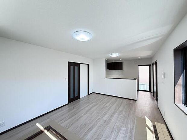 リビングダイニングになります。ご家族そろっての素敵な空間になりそうですね。