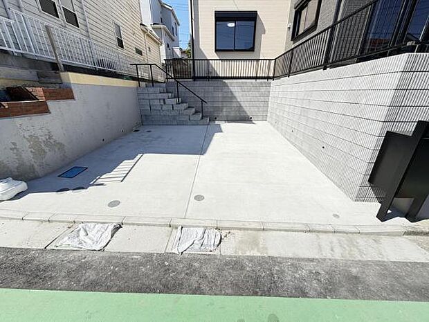 駐車場ももちろん完備しておりますのでお車所有の方にも心強いです。