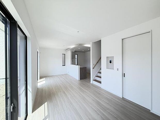 家族団らんの場所としてゆったりと居心地の良いリビングです。