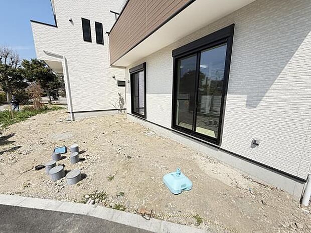 駐車場ももちろん完備しておりますのでお車所有の方にも心強いです。