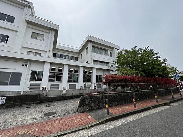 横須賀市立衣笠小学校まで約1000m(徒歩13分)