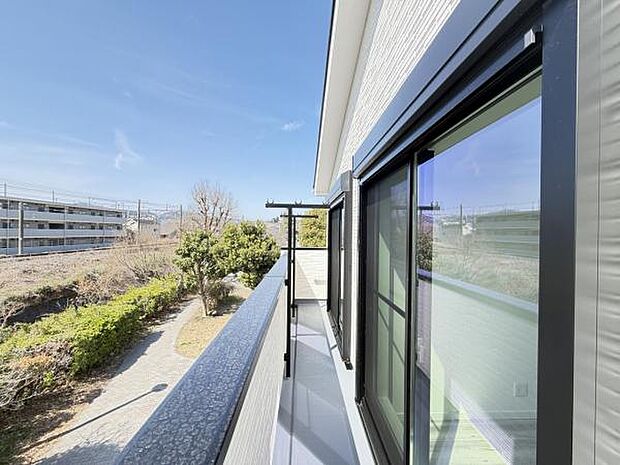 お洗濯ものを気持ち良く太陽の光で干せるのが嬉しいですね。