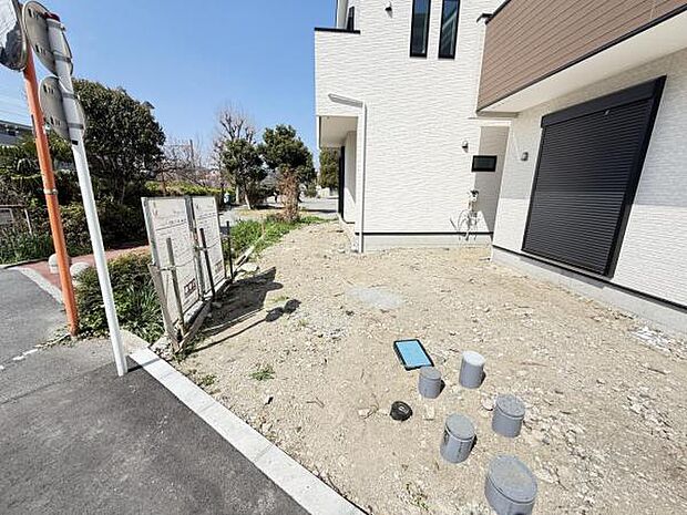 駐車場ももちろん完備しておりますのでお車所有の方にも心強いです。