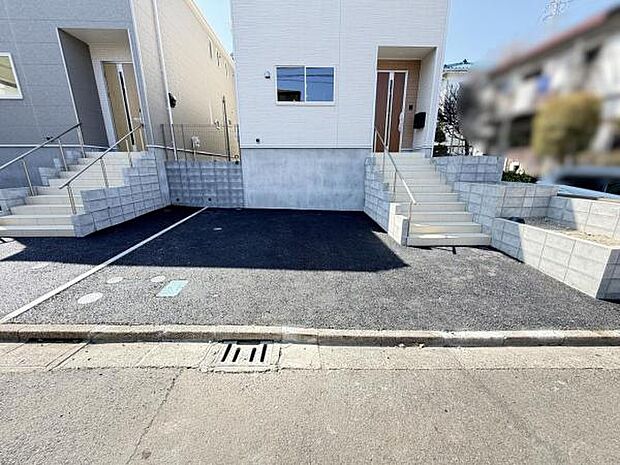 駐車場ももちろん完備しておりますのでお車所有の方にも心強いです。