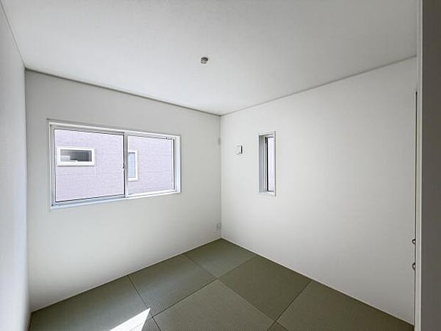 和室スペースです。畳のお部屋は寛げる空間ですね。