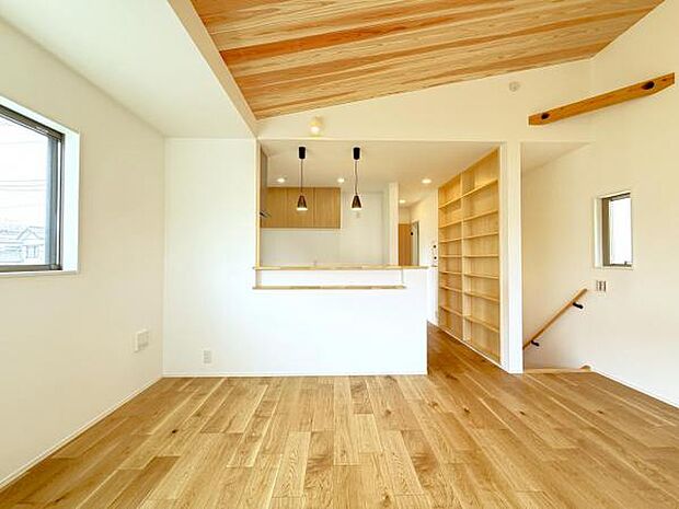 ご家族の温かい時間を演出するダイニングスペースです。